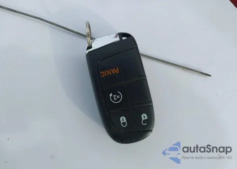 2018 Jeep Compass Latitude 4X4 z USA, uszkodzony, nr VIN 3C4NJDBB9JT470508